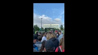 Вот так Пермяки пытаются попасть на эспланаду, меньше чем через час там начнется концерт в честь Дня
