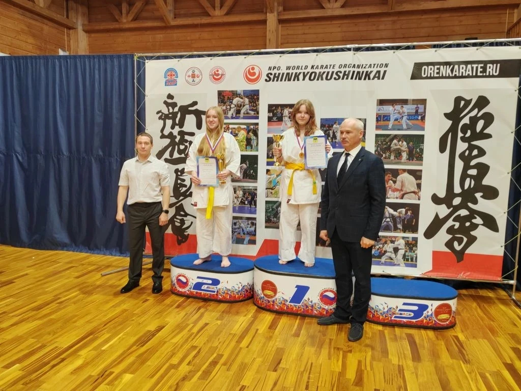 Катя Лагунская, ученица 7Б класса заняла 1 место в чемпионате и первенстве города Оренбурга по карат