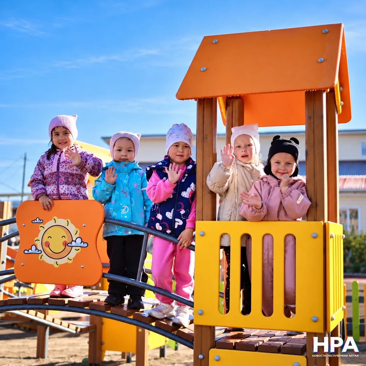 🛝 Три новые детские площадки открылись в Республике Алтай