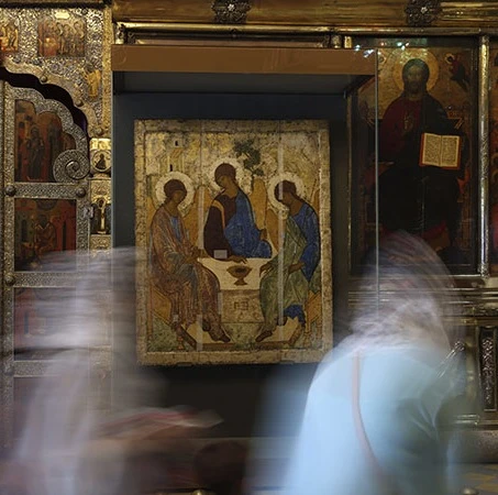 «Троицу» Андрея Рублёва вернули в иконостас Троице-Сергиевой лавры