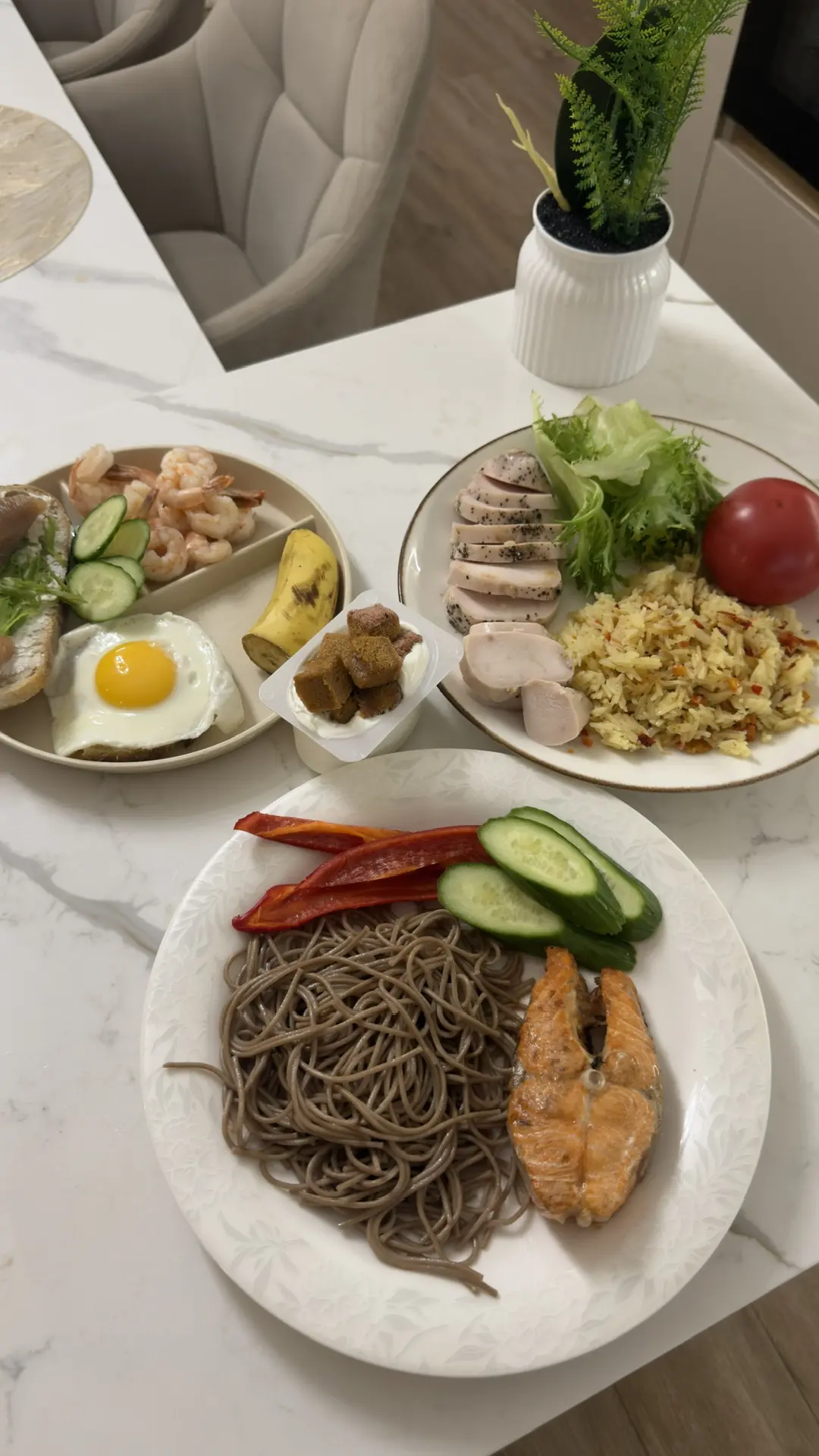 Почему вечером так сложно устоять перед вкусняшками?