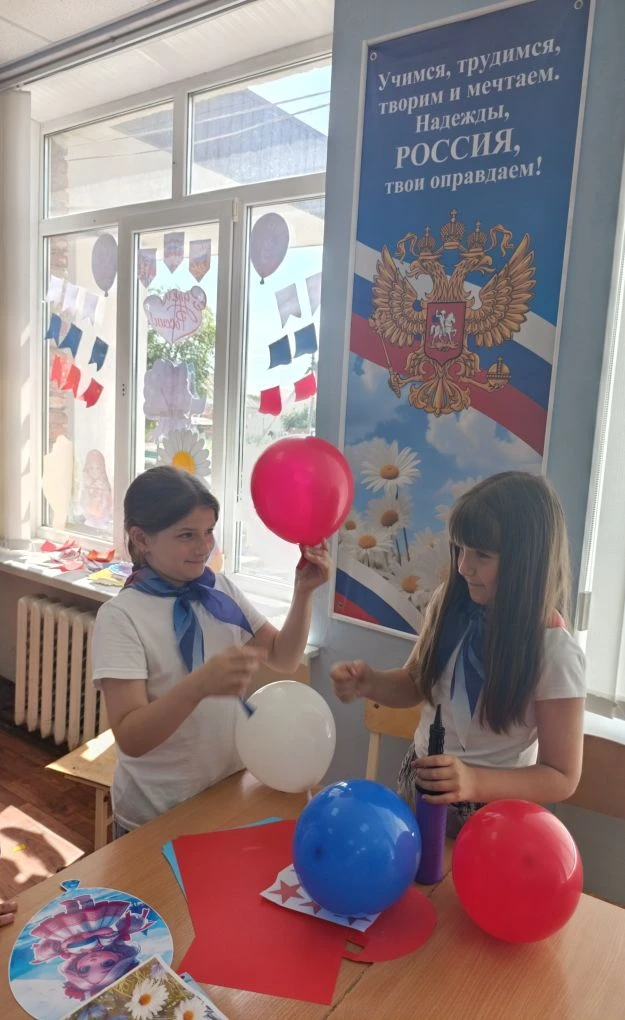 🇷🇺 В преддверии Дня России наша школа присоединилась к доброй и трогательной всероссийской акции «