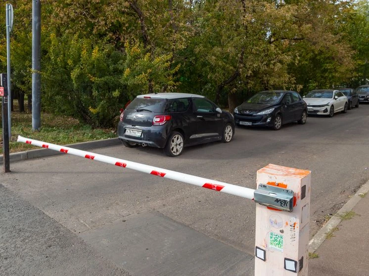 Платить за шлагбаум у дома в Москве придется даже тем, у кого нет машины