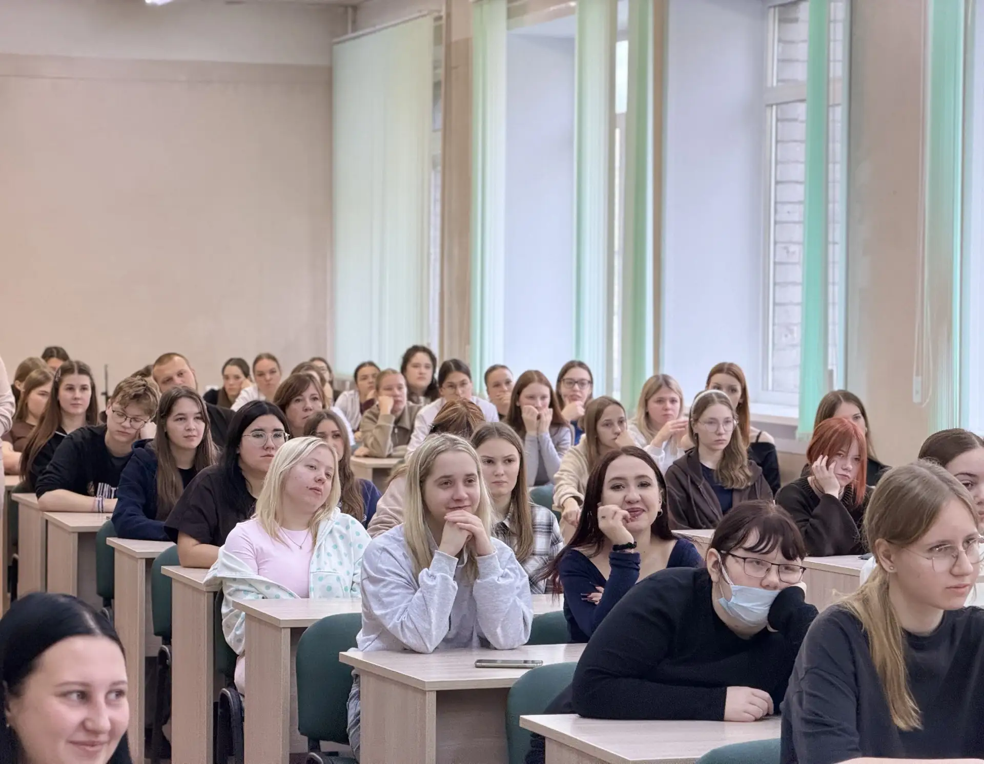 Пообщались со студентами Архангельского многопрофильного колледжа. В центре внимания – ...
