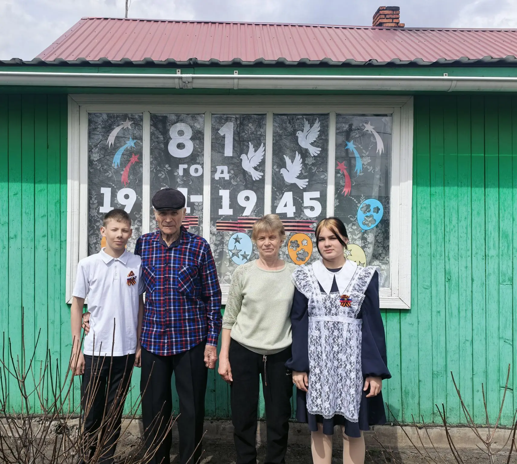 Акция «Окна Победы»: забота о ветеранах и жителях посёлка

В рамках патриотической акции «Окна Побед