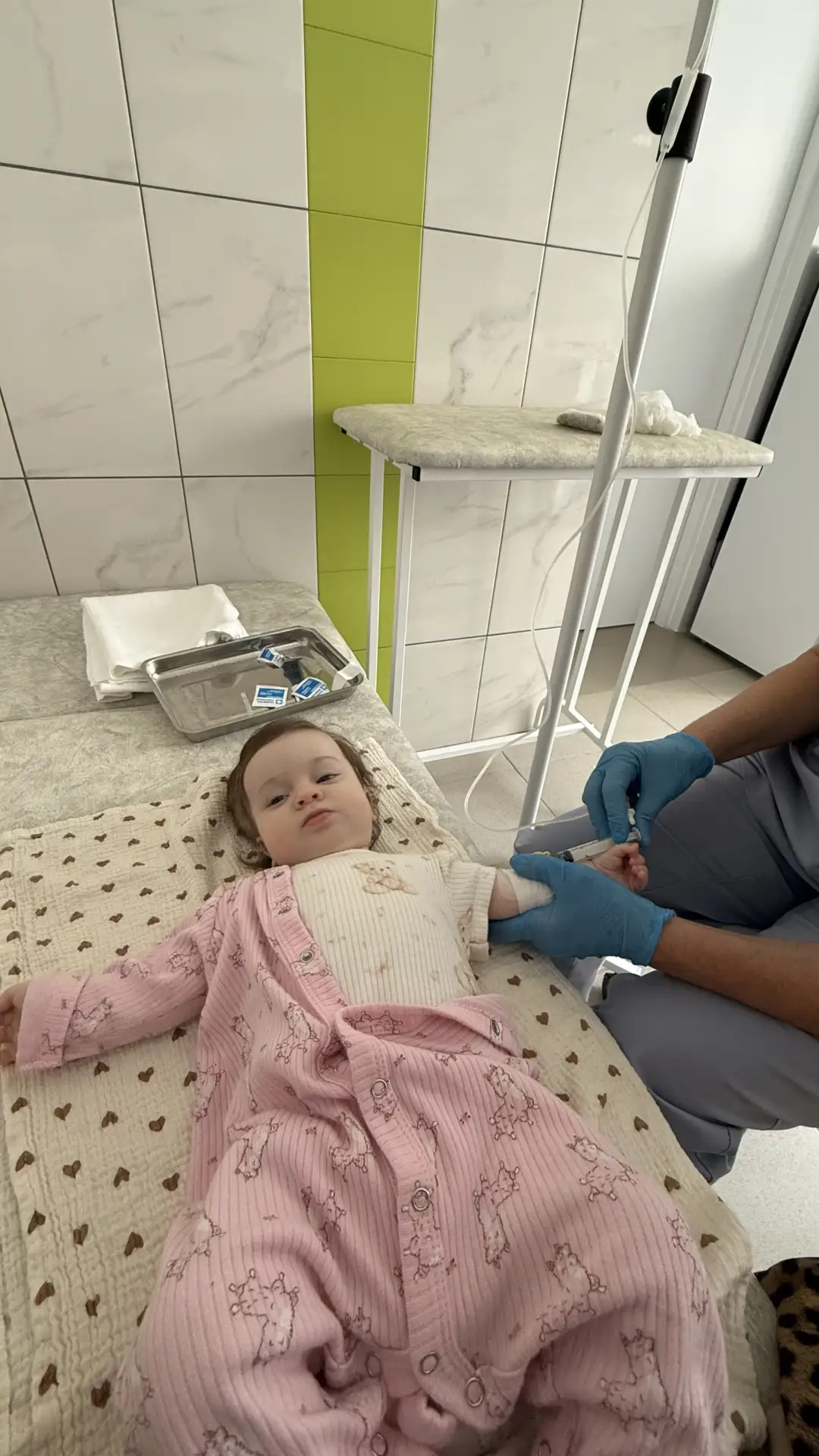 Бу на капельнице😍! Сегодня массово всех отправляют домой, но не нас))) с катетером  не...