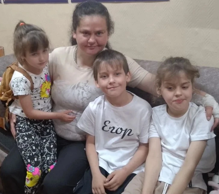 В жизни Евгении наступил момент, когда привычный мир рухнул. Семья столкнулась с глубок...