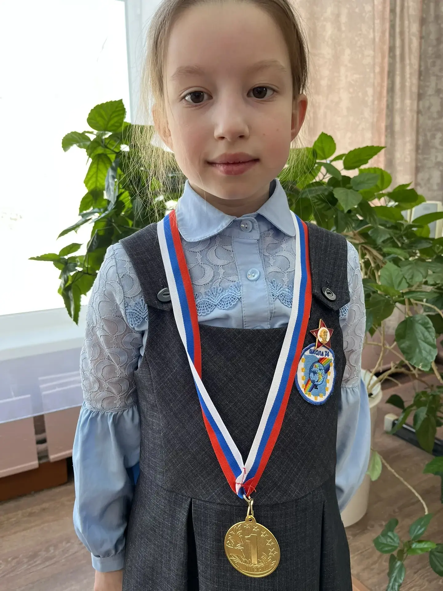 Поздравляем Пешкову Анну (2В) с 1 местом в городском конкурсе по художественной гимнастике «Краски в