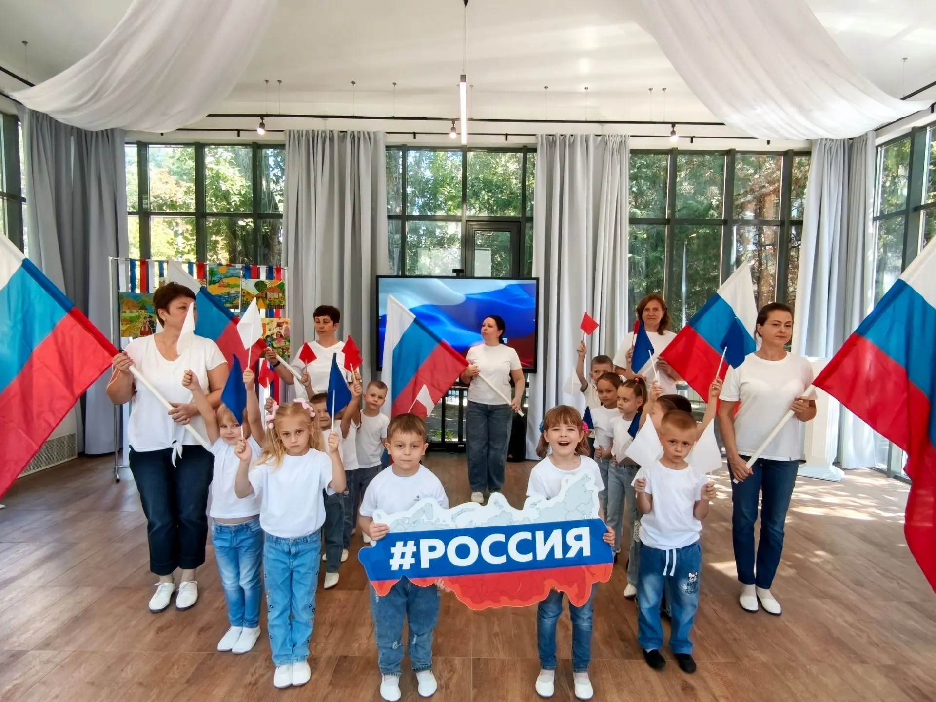 Гордимся флагом нашей страны! 🇷🇺