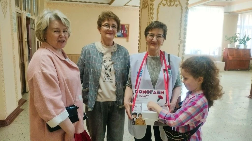 "Красная гвоздика" в Верхнем Уфалее: доброта и благодарность в каждом значке!