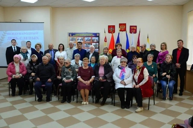 С помощью слуха, осязания и белой трости  Как-то в одну из поездок во Всероссийское общество слепых 