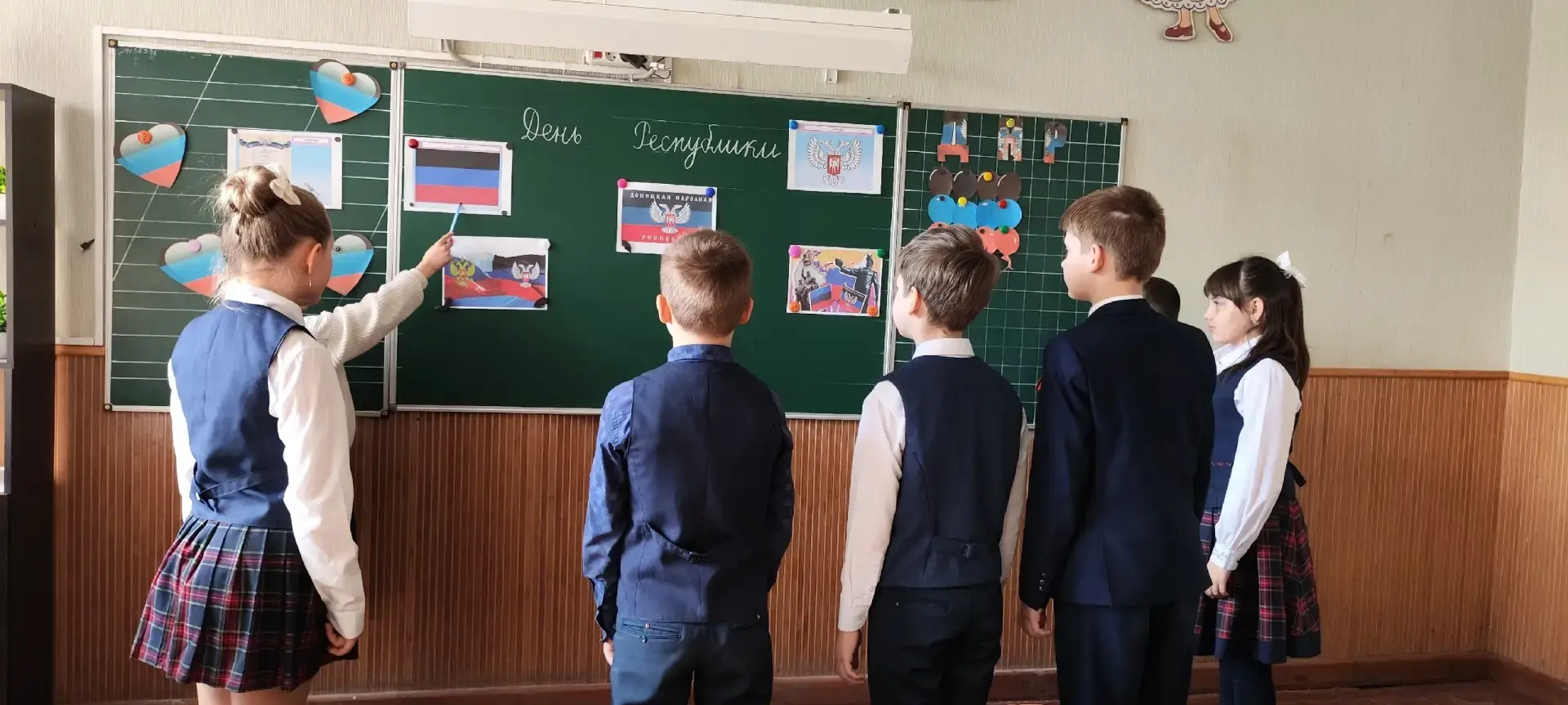 07.05 в нашей школе прошли классные часы, посвященные Дню Республики. Школьники делилис...