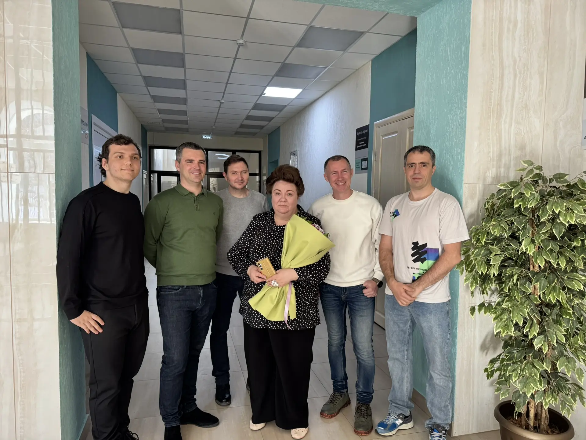 Каждый год в первую субботу февраля выпускники прошлых лет возвращаются в школьные стены. Широко рас