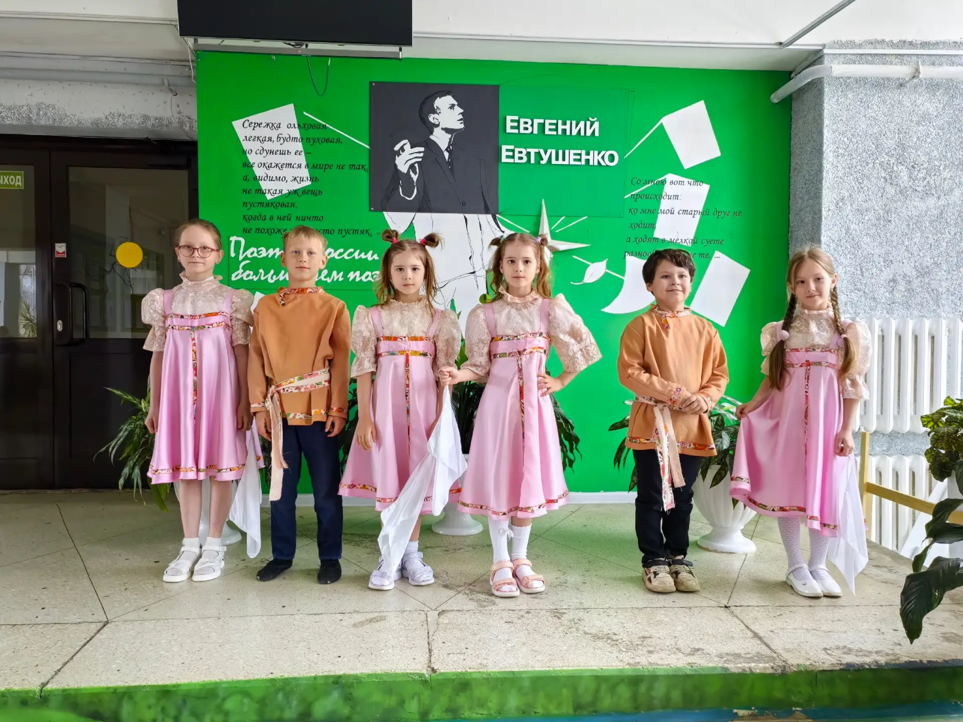 В честь Дня России в рамках Больших орлятских каникул во Дворце творчества состоялся конкурс живых п