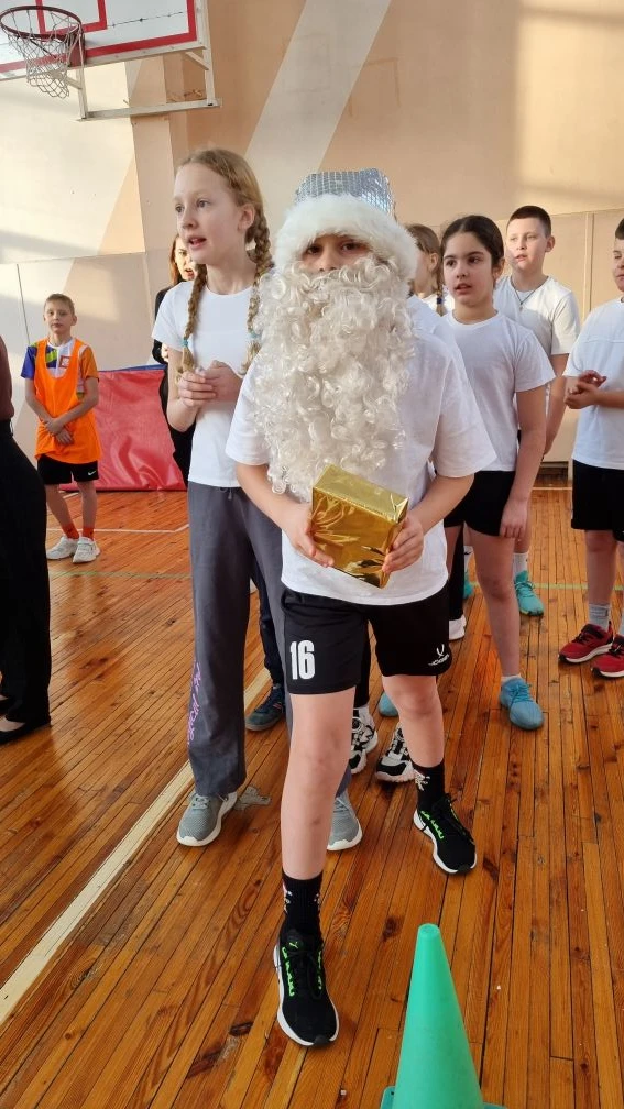 🎄  «Вперед к победе!».  В школе завершились «Рождественские спортивные игры» среди 4-классников     