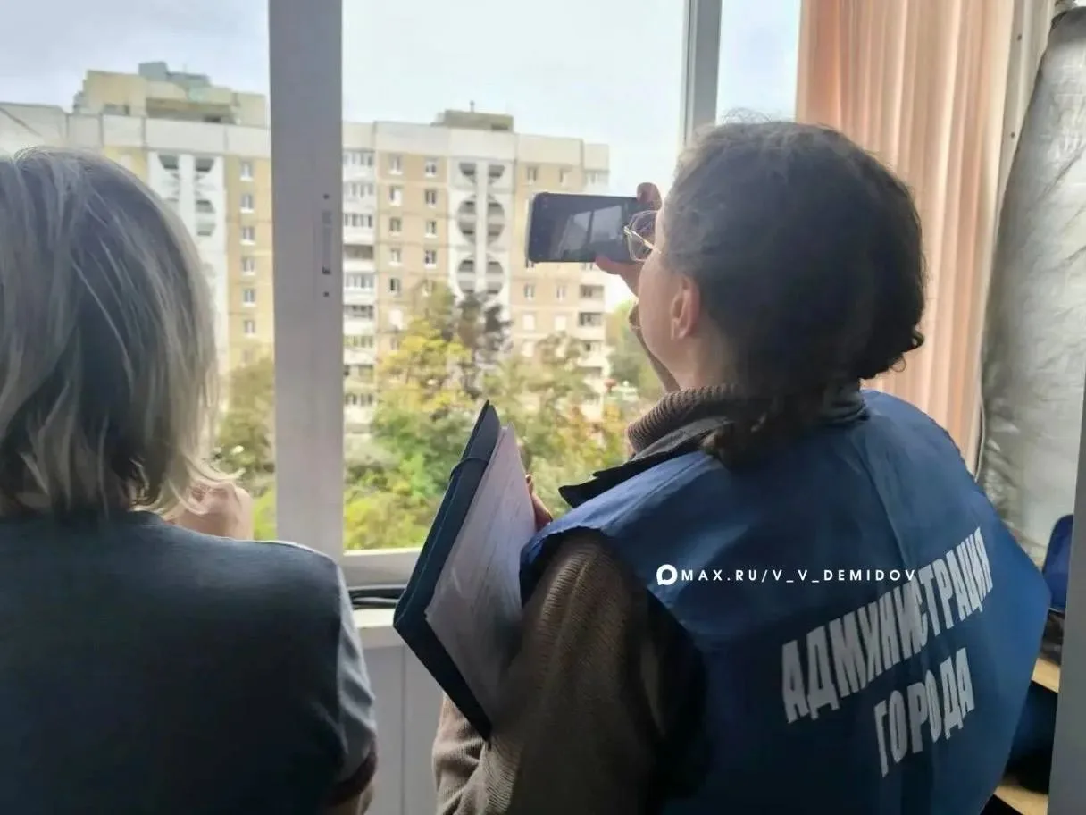 ⚠ В центре Белгорода специалисты фиксируют ущерб и закрывают тепловой контур в квартирах