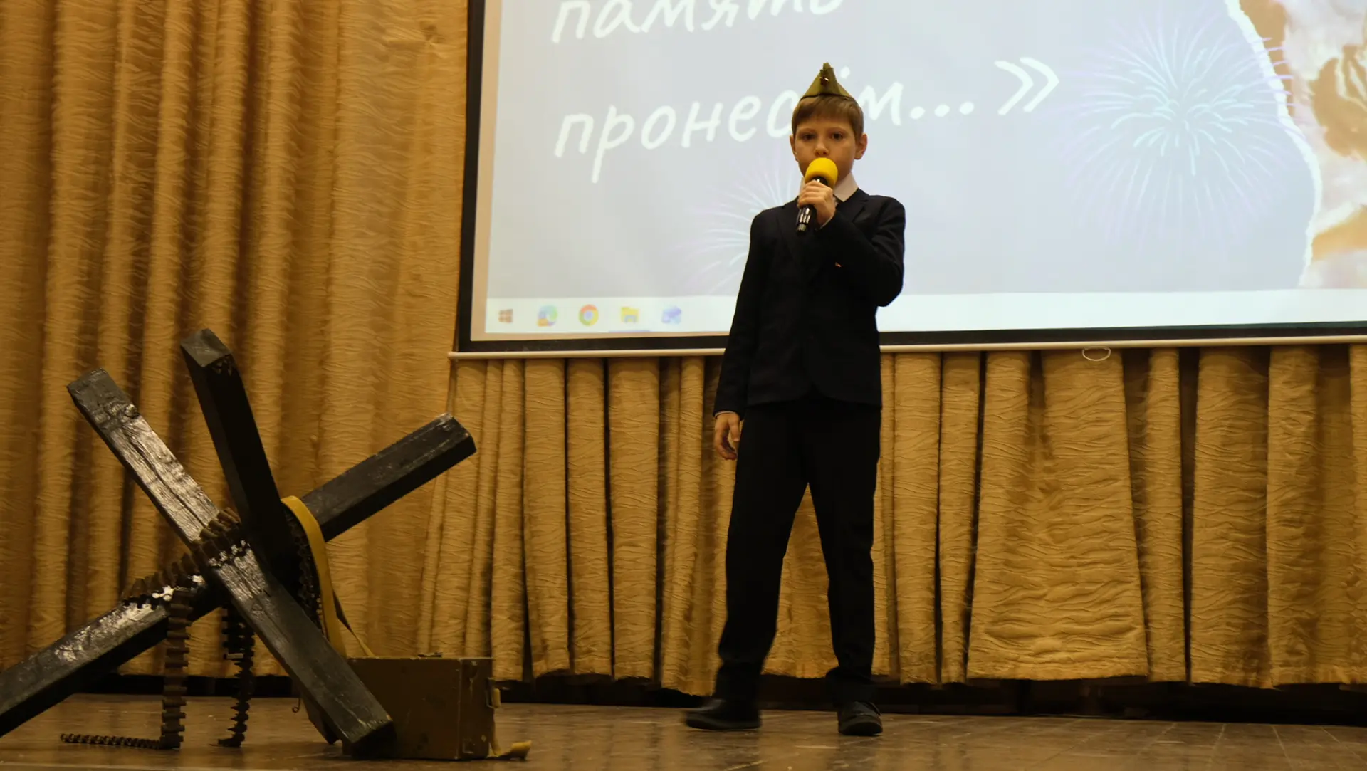 📖Память в каждом слове!  «Сквозь время память пронесем…» — под таким девизом в нашей школе прошел тр