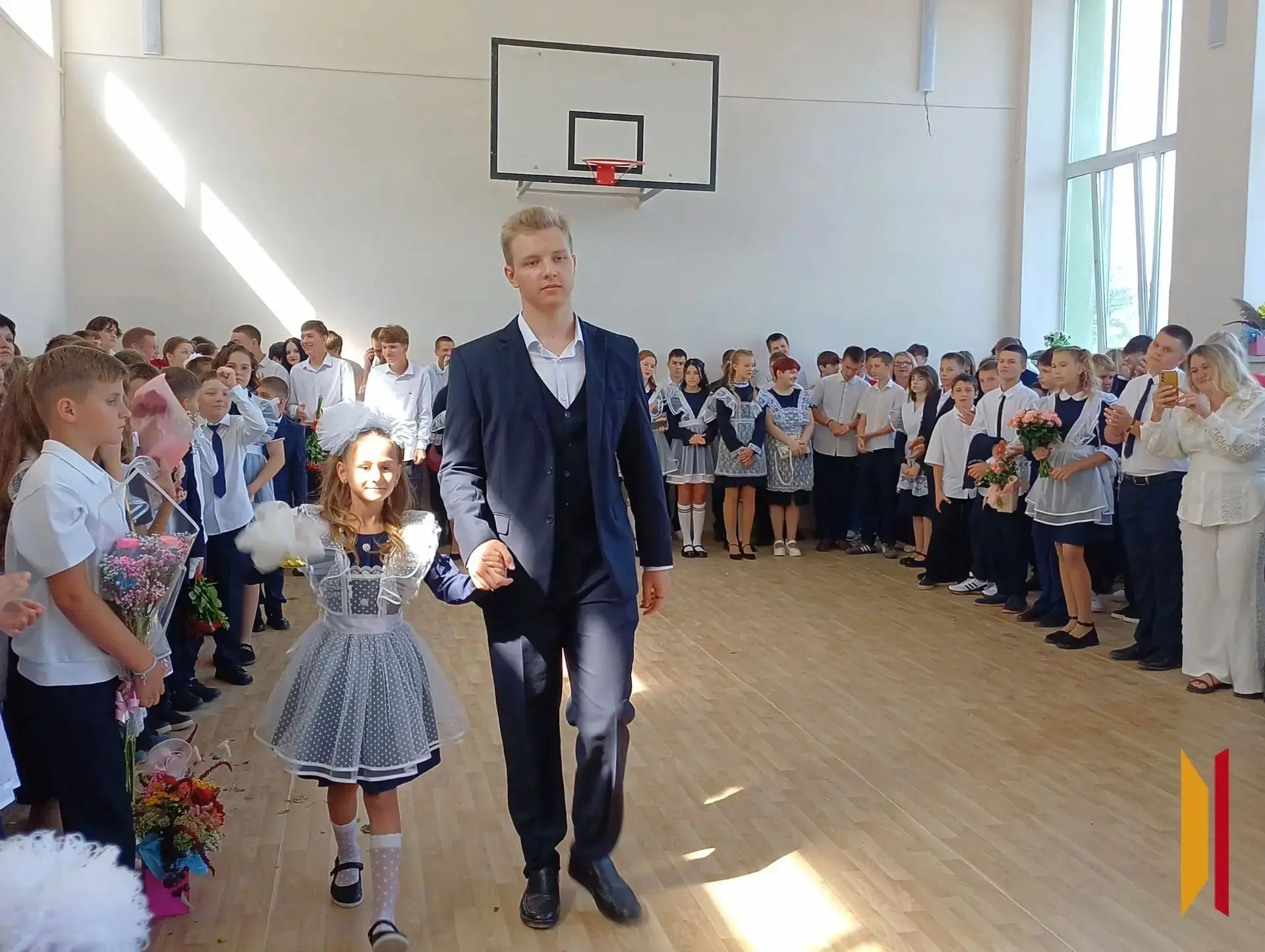 Сегодня школьный двор нашей любимой