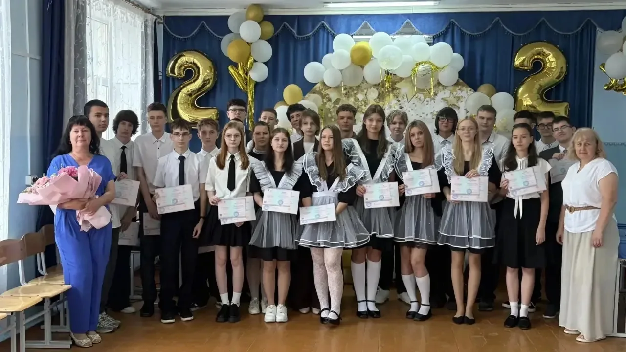 🎓 Вручение аттестатов 9 классов: Важный шаг в будущее! 🎓

🎉Сегодня в нашей школе состоялось долго