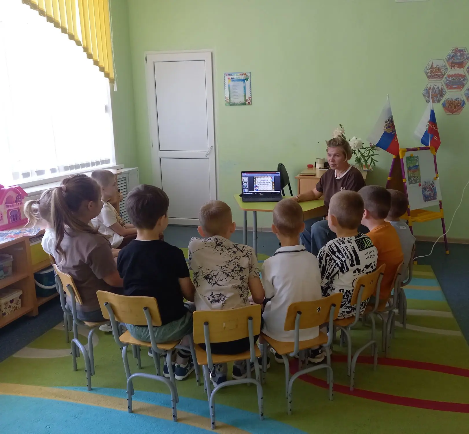Одной из важнейших задач дошкольного образовательного учреждения по-прежнему остается – обучение дет