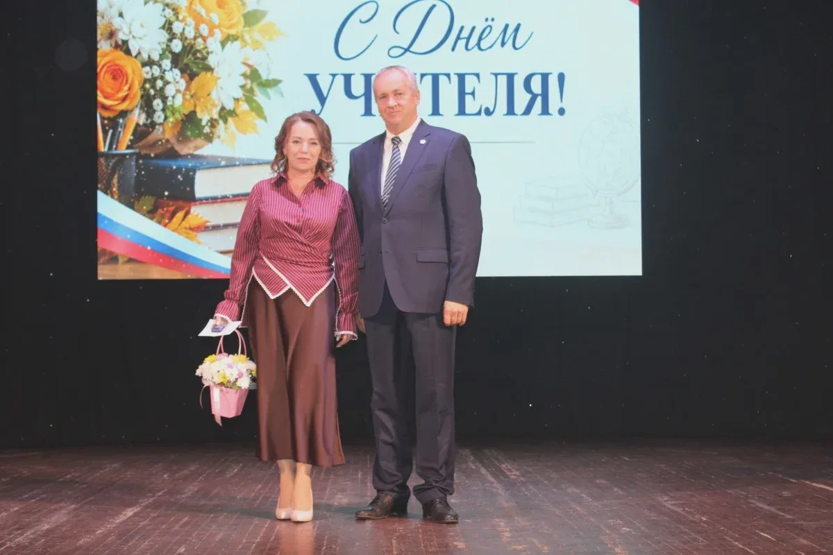 🍎 Педагогов Тобольского округа наградили в День учителя
