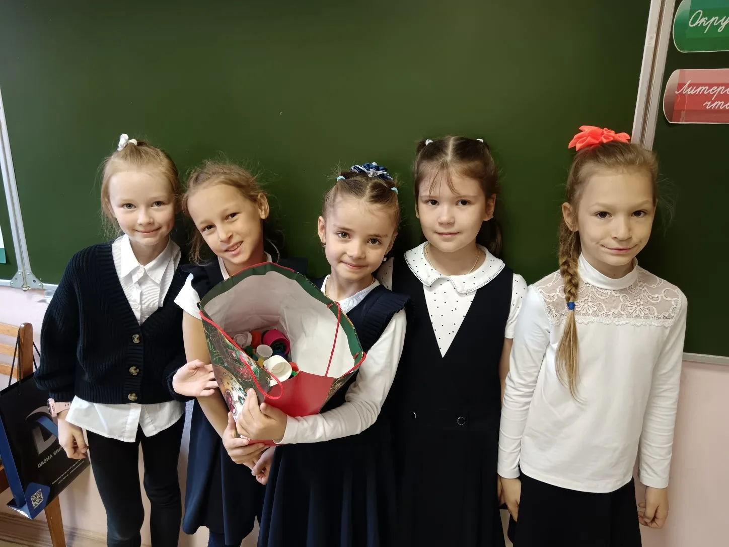 📅 22 мая в гимназии на двух площадках действительно кипела работа!  Мы сдавали макулатуру и "Крышечк