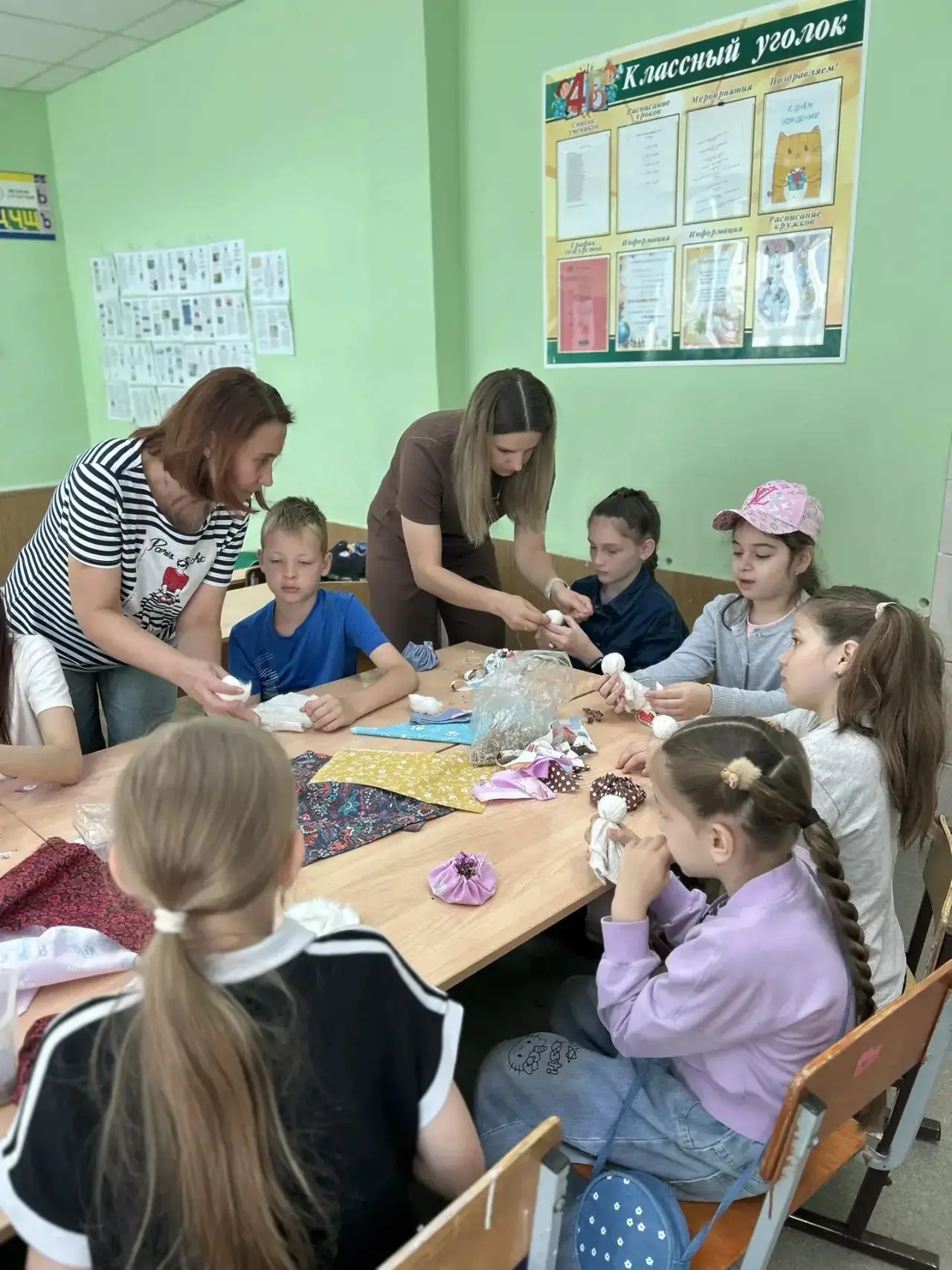 🧵Магия рук и тепло сердец! 
 
На площадке кратковременного пребывания для ребят провели захватывающ