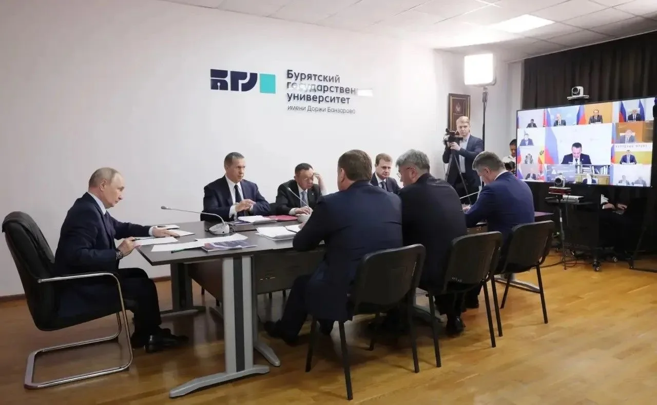 Министр транспорта России доложил Владимиру Путину о важности повышения доли общественн...
