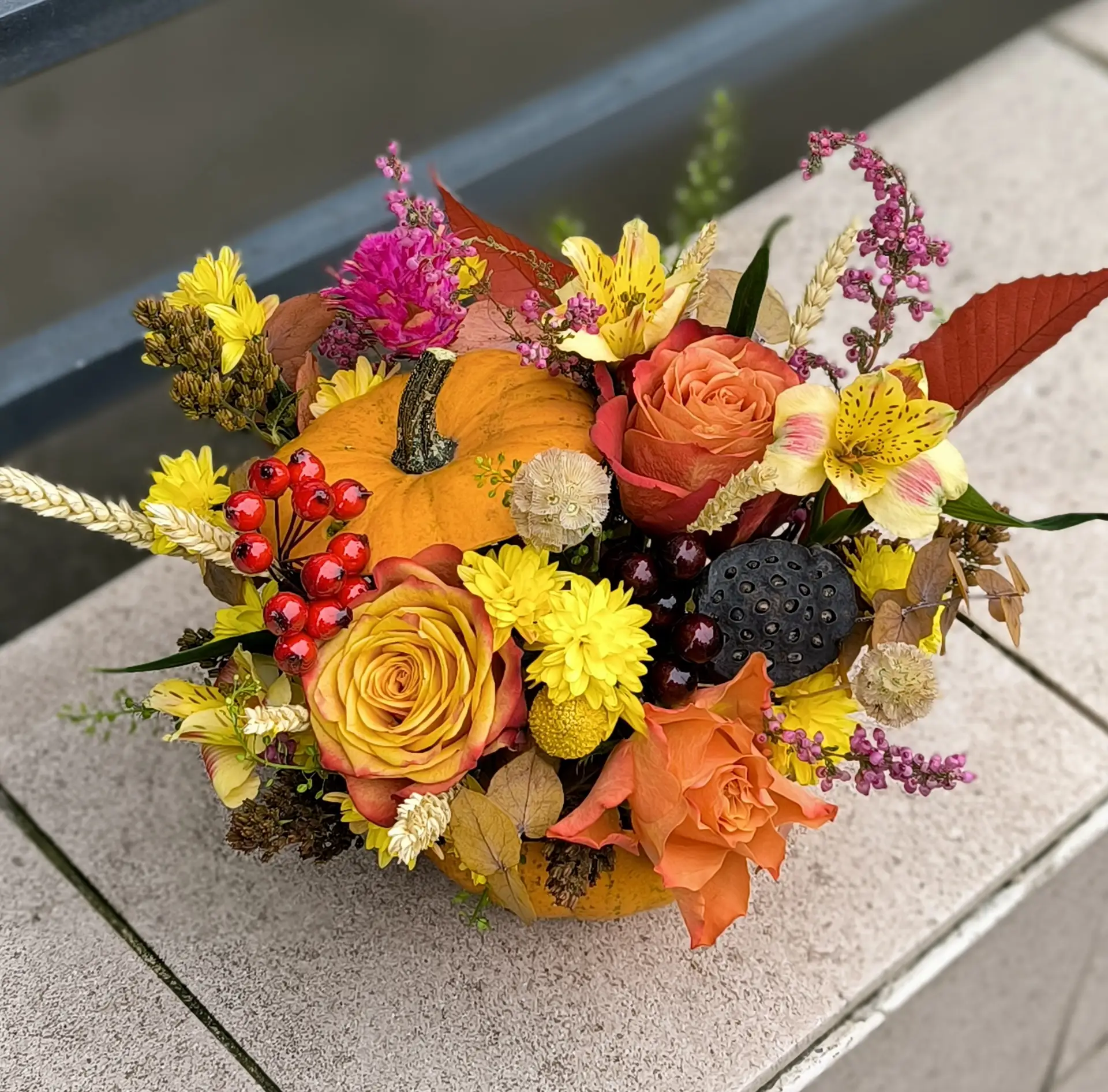 🍂 Осенняя композиция от myflowers: тепло и уют в каждом лепестке! 🍂