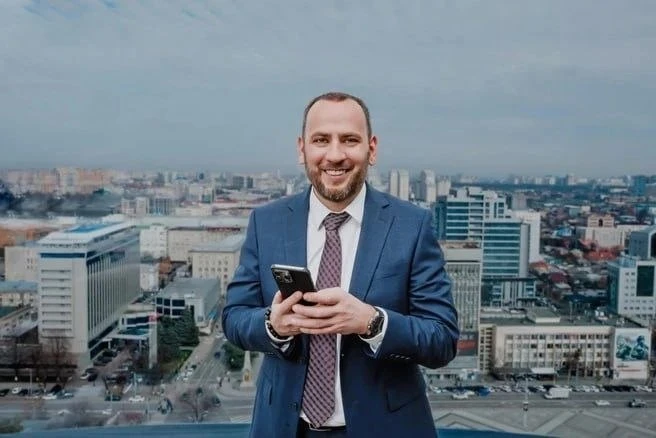 В Краснодаре арестован директор филиала "Ростелекома" Сергей Поляков.

Его обвиняют в злоупотреблени