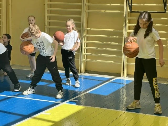 Сотрудники нашей спортивной школы регулярно проводят совместные увлекательные спортивны...