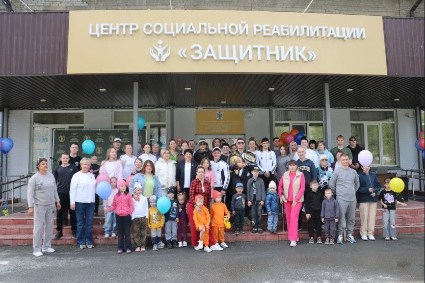 «Зарядка с чемпионами» в центре «Защитник»: поддержка участников СВО и их семей