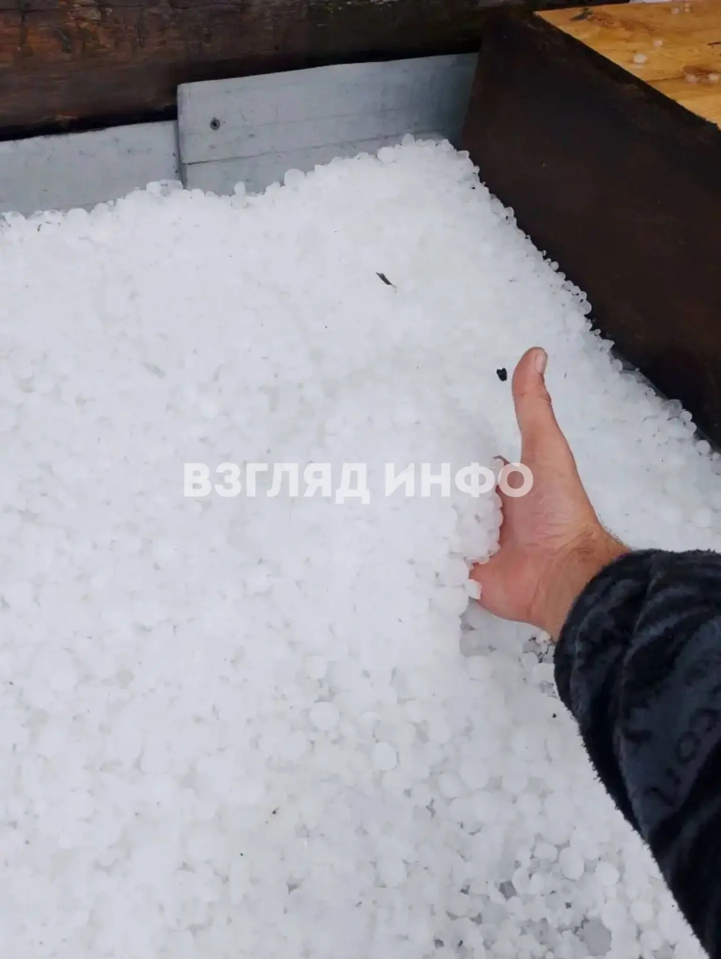 Сильный град обрушился на юг Сибири 🧊

Фото сделано на выходных в Кошурниково.

Фото: Взгляд Инфо