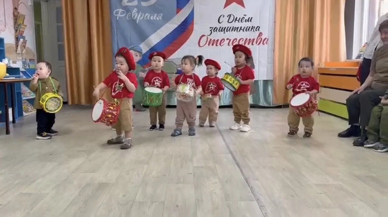 "Аҕа дойдуну көмүскээччи» күнүгэр анаммыт аралдьыйыыга уһуйааммыт уолаттарын, аҕаларбыт...