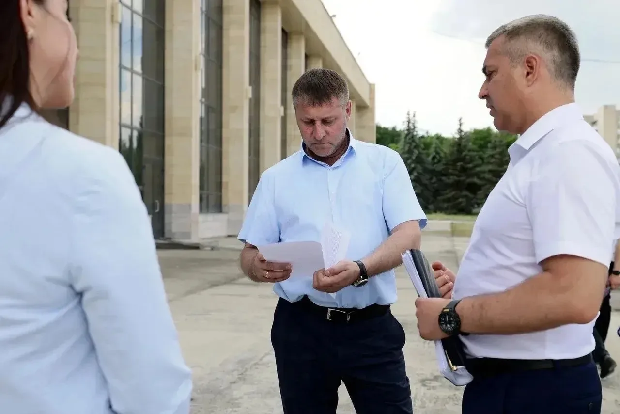 Александр Шуваев приехал в Старый Оскол. 

Проверил ход капремонта основной общеобразовательной школ