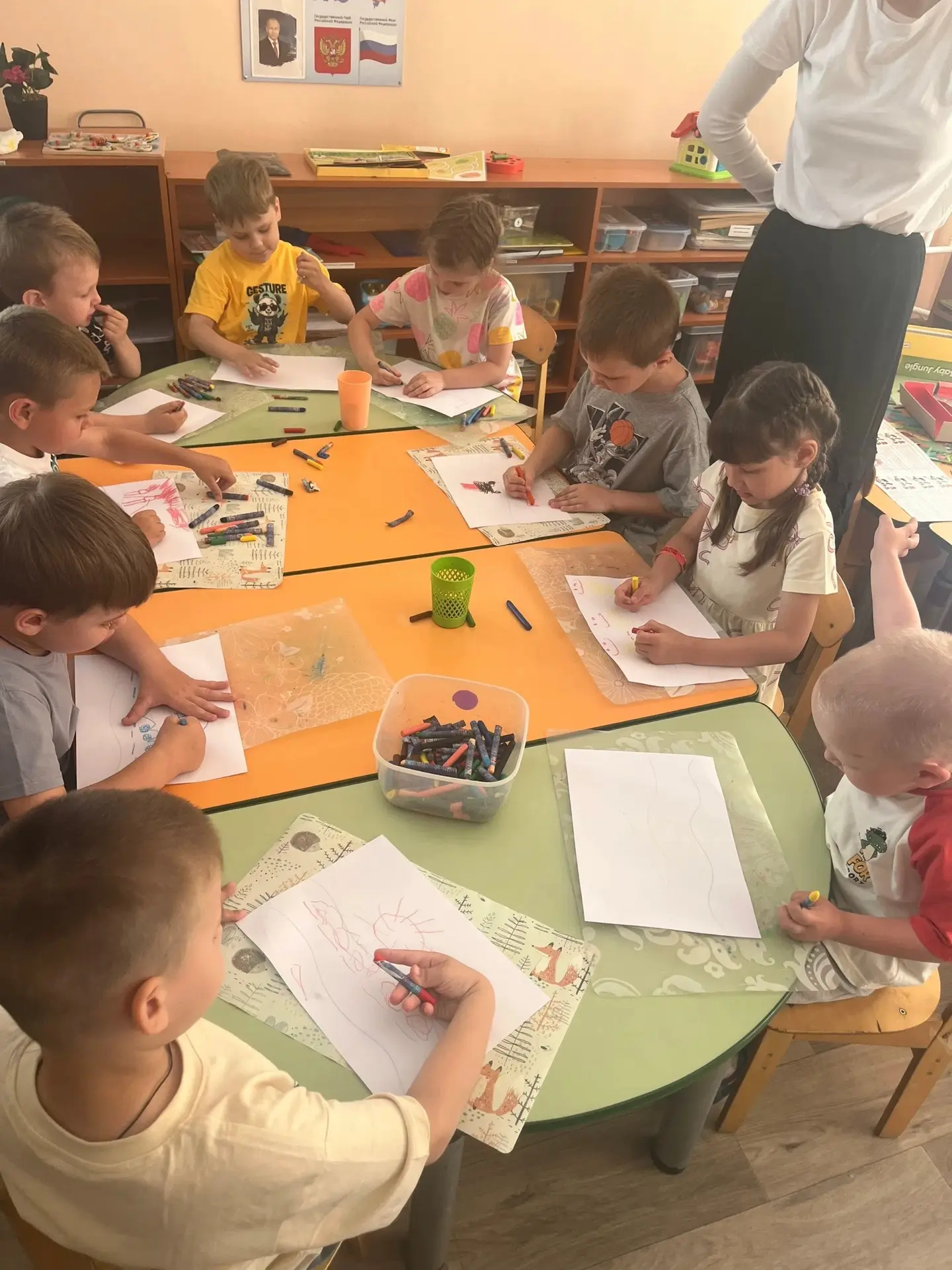 ✨ Погружение в волшебный мир сказок! ✨

На этой неделе наши юные творцы вместе с чудесной практикант