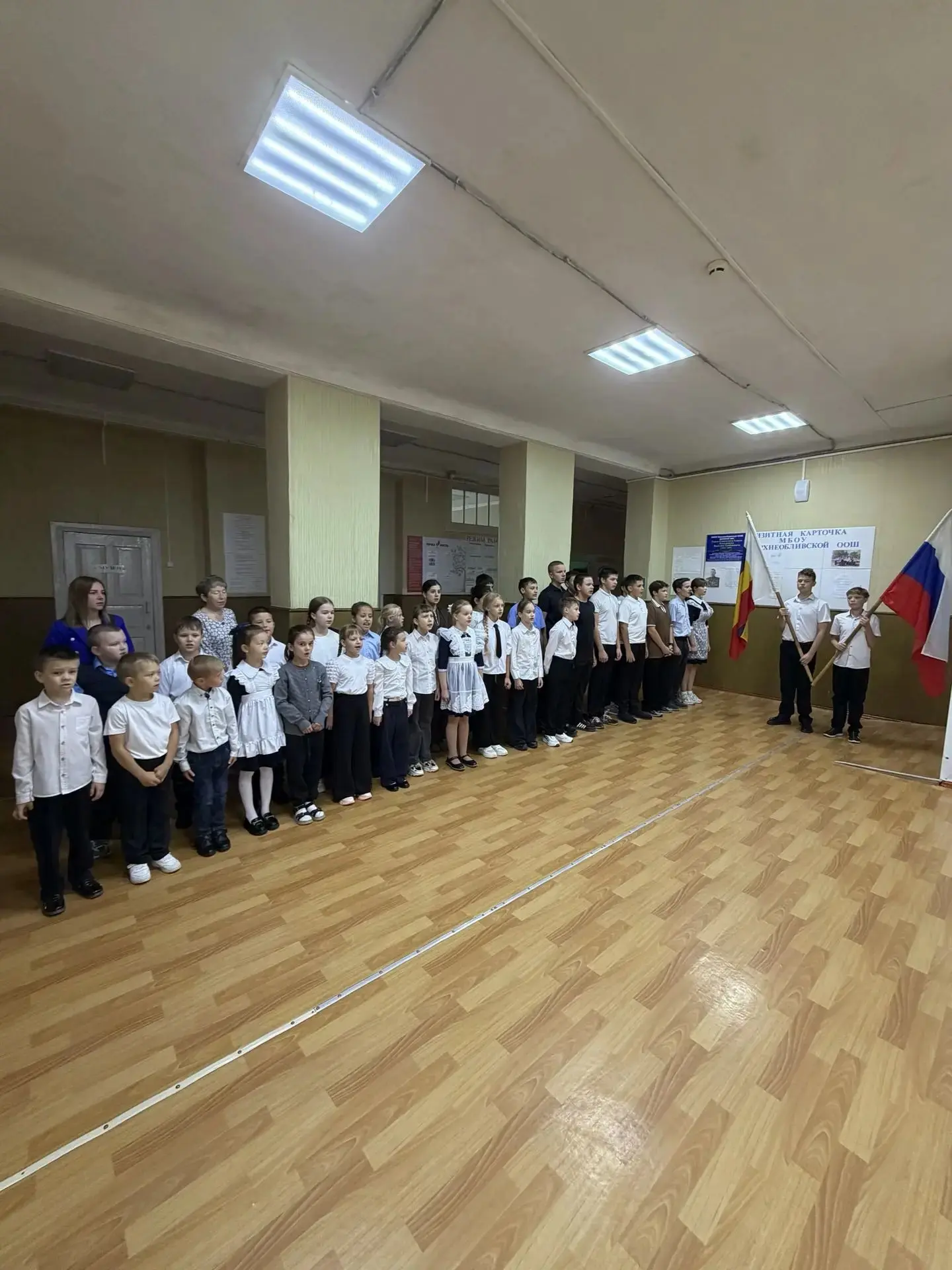 🗓️ В понедельник, 7 сентября, начался с традиционной линейки и исполнения гимна. Затем...