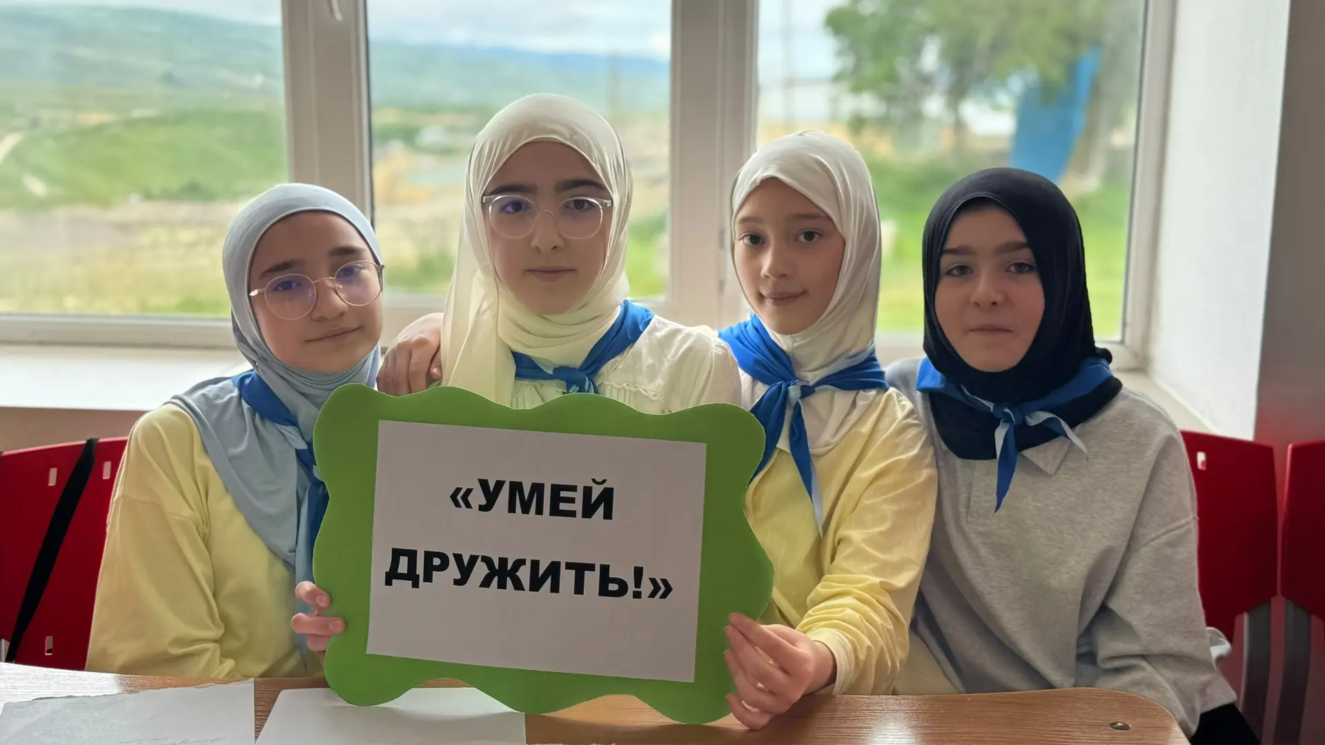 С каждым днём наш лагерь становится всё светлее от искренних детских улыбок. Ребята находят здесь на