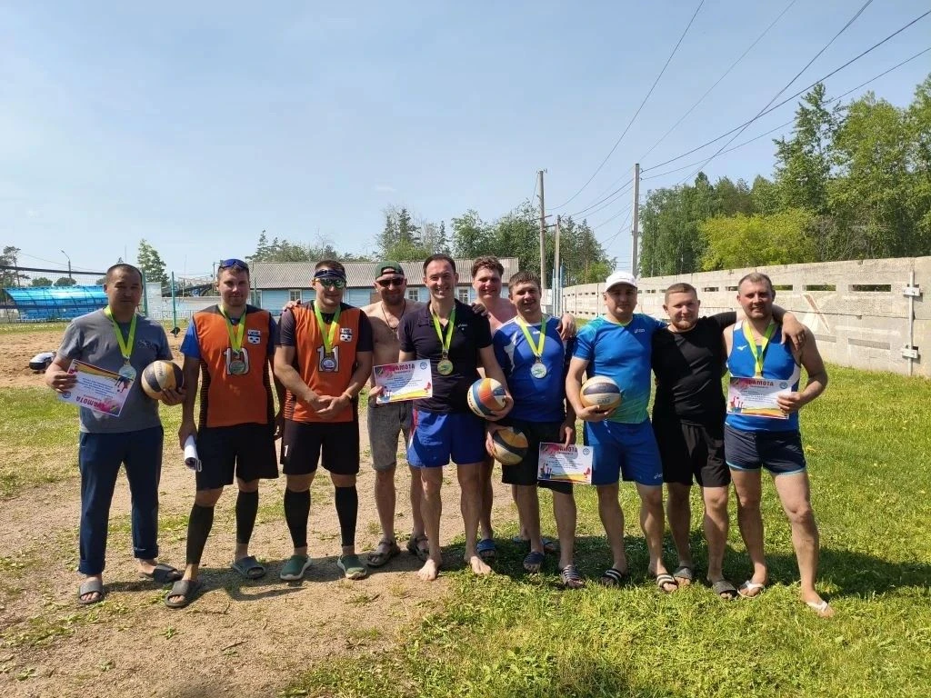 🏐В рамках празднования Дня России на стадионе «Локомотив» прошли соревнования по пляжному волейболу