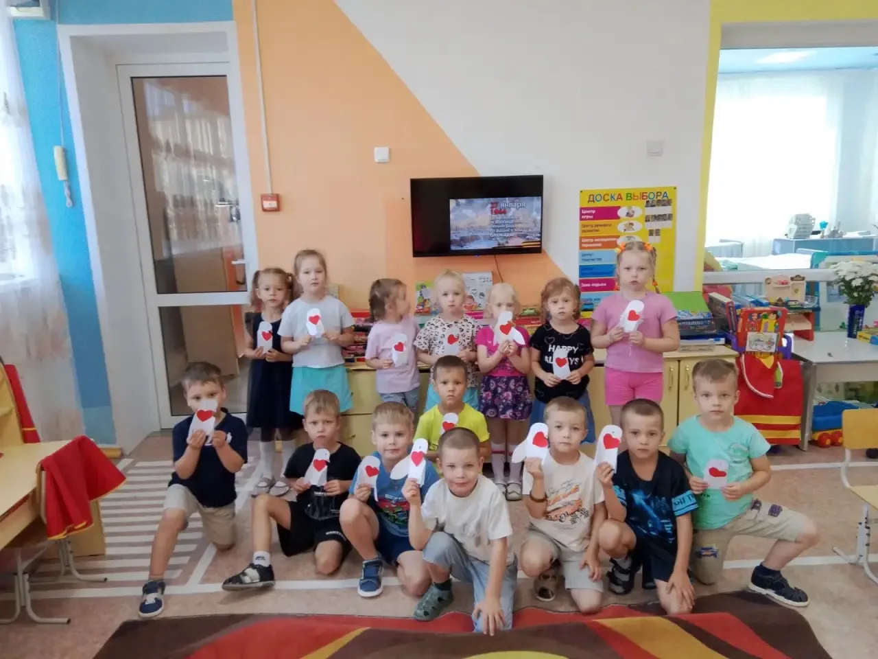 8 сентября, в День памяти жертв блокады Ленинграда, дети из 11 группы с большим внимани...