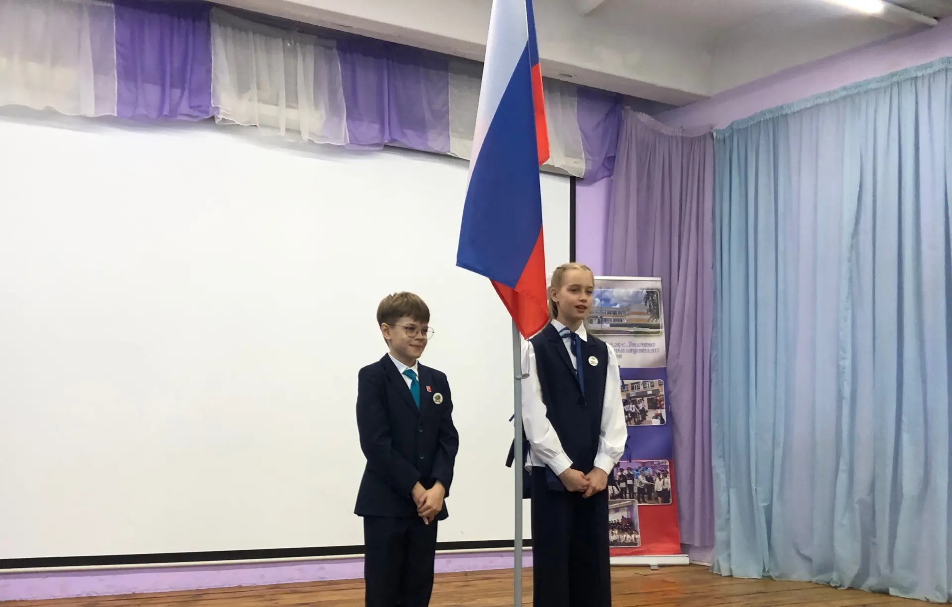 Школа с. Засечное: Подъём Государственного Флага РФ Сегодня, 16 марта 2026 года, в школе с. Засечное