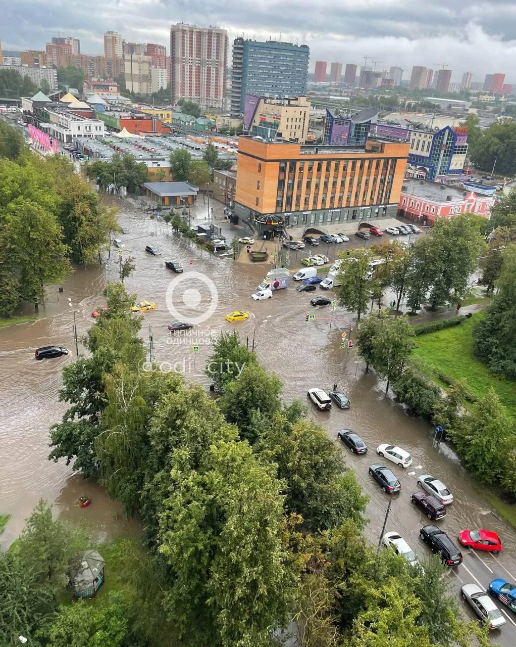 До 17 литров воды на 1 кв м выпадет в Московском регионе завтра 🌧️ 

Об этом предупредил ведущий сп