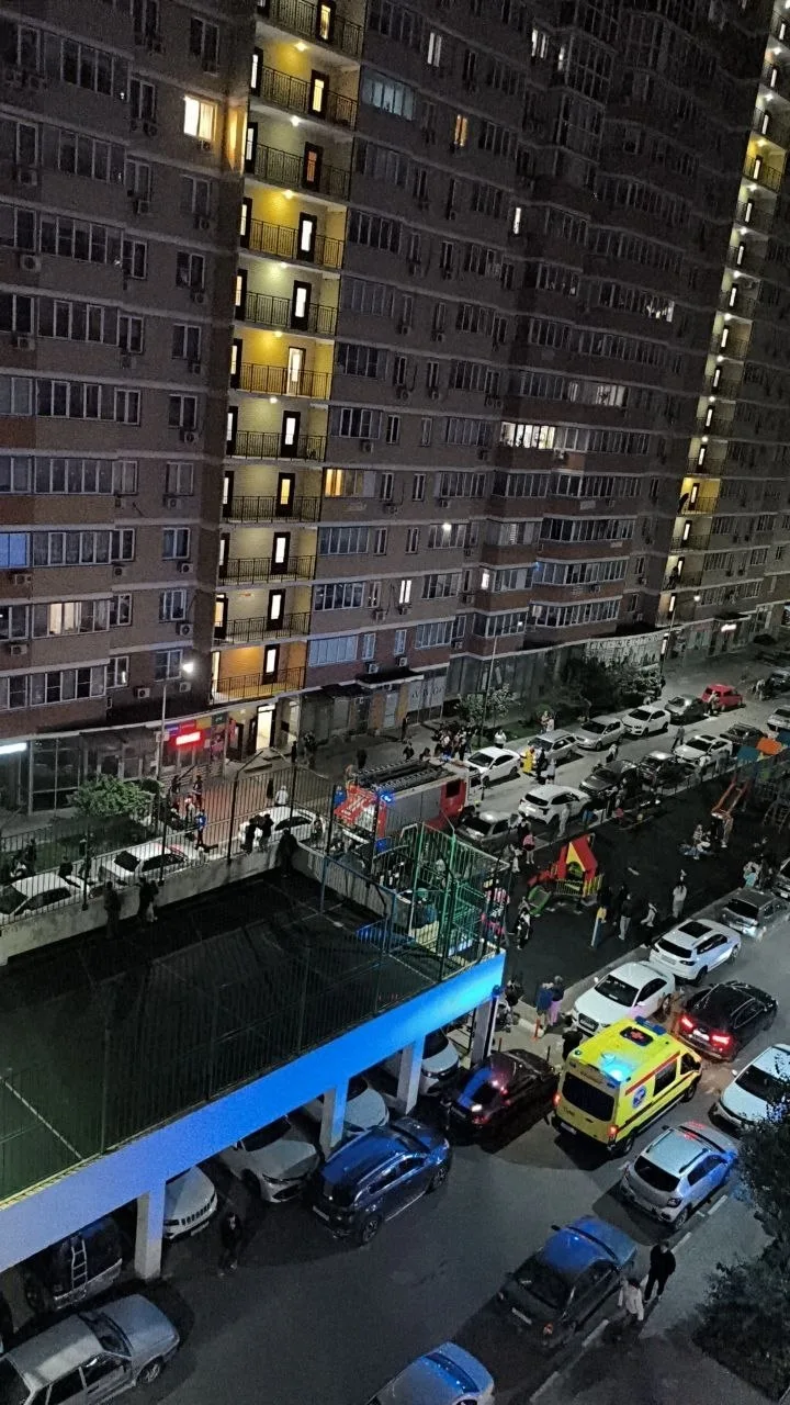 Пожар в подвальном помещении на ул. Цезаря Куникова, 24/1 , пока без подробностей.