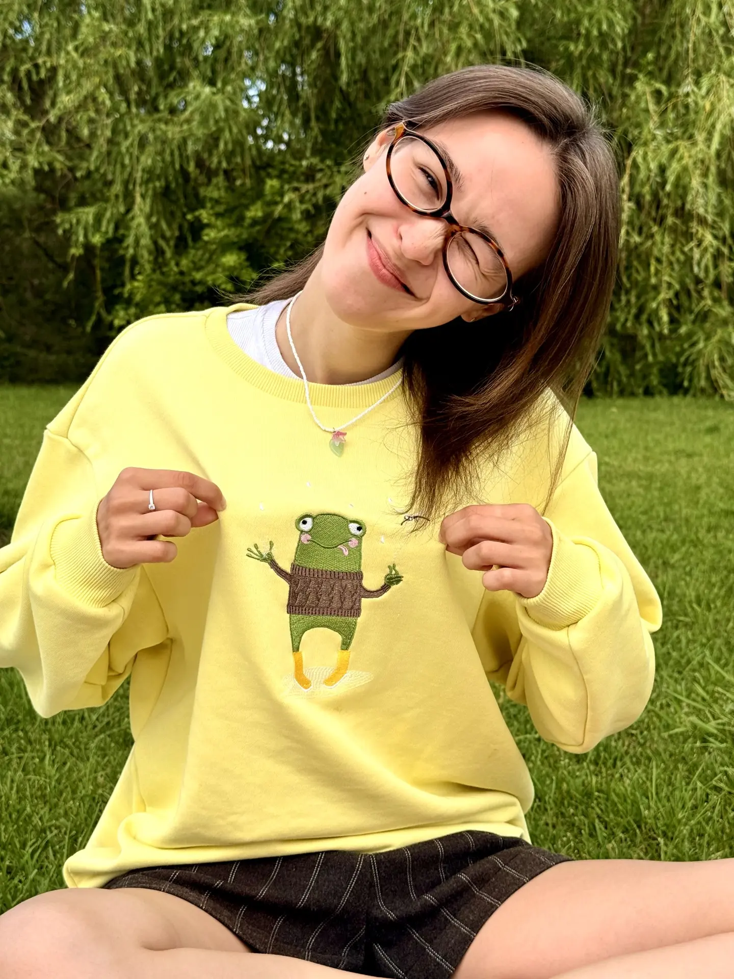 💛 Настроение дня: быть как эта лягушка.

Сидеть на траве, ловить солнце и не искать повод для хорош