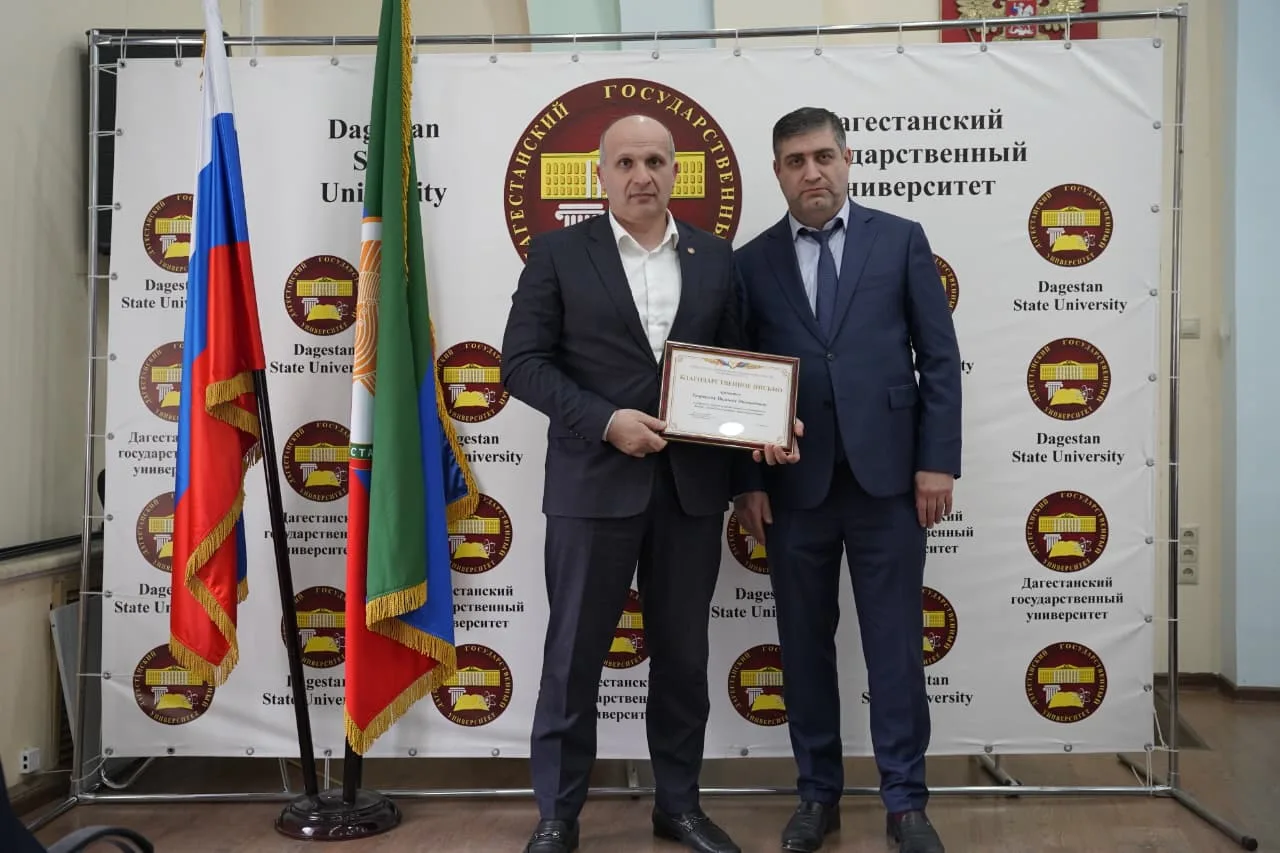 ⚡️Наука, достижения, награды  На Ученом совете ДГУ заместитель министра экономики и территориального