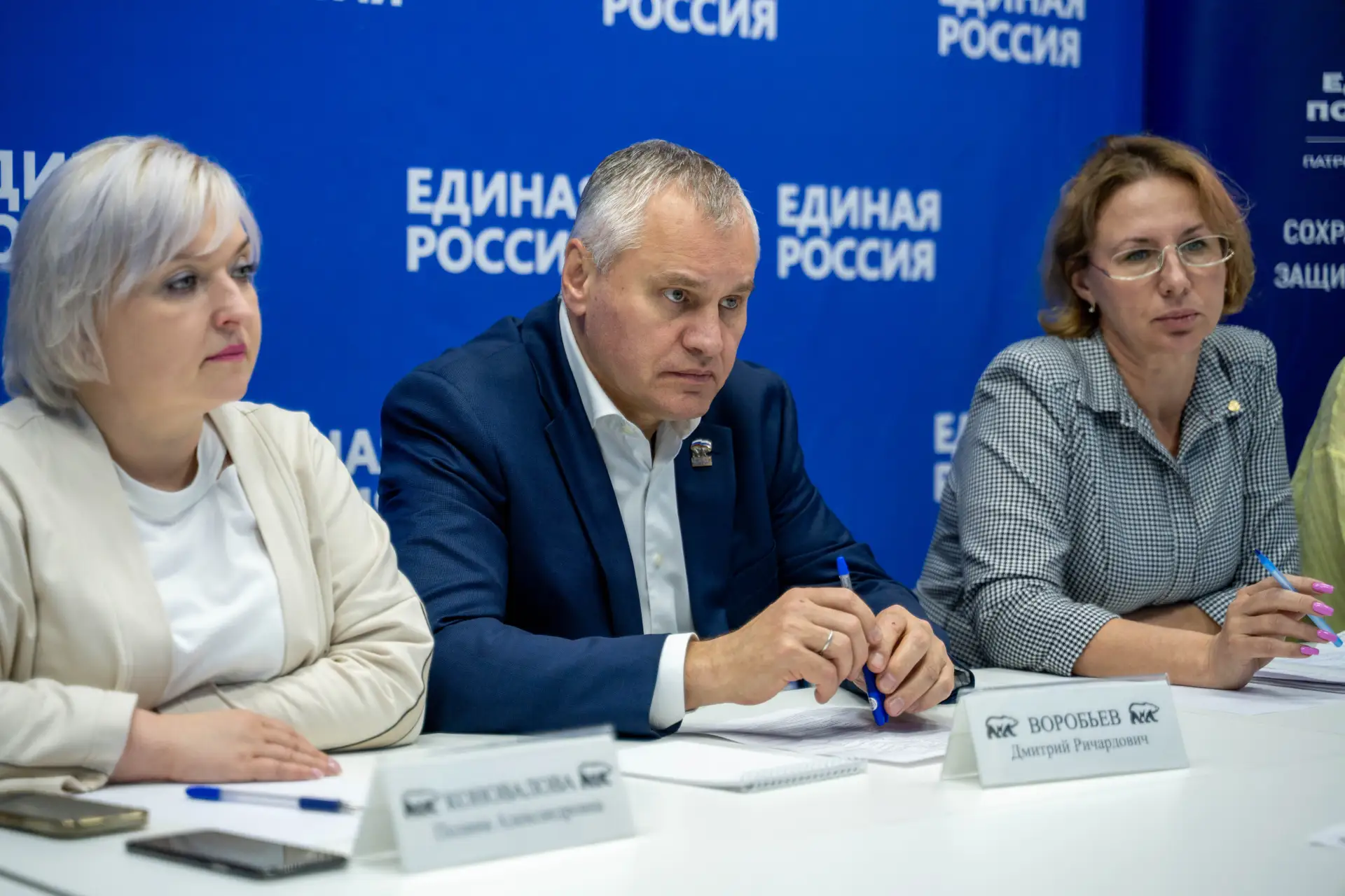 Как секретарь местного отделения партии «Единая Россия» провел личный прием участников ...