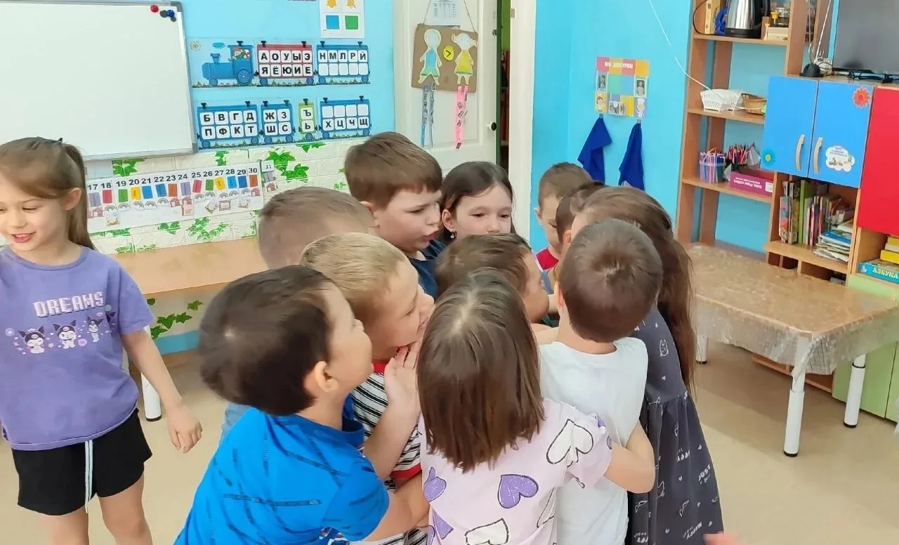 9 июня -День друзей👯‍♂️ 👯 👯‍♂️

История праздника неизвестна. Остается загадкой и то, кто же явля