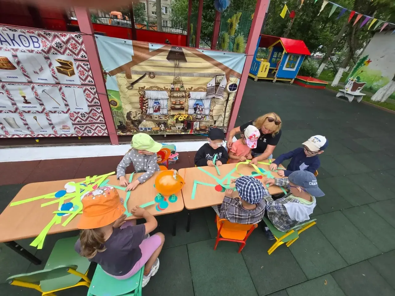 🧩Конструкторские эксперименты в «Одуванчике»

Сегодня прогулка у ребят из групп «Казачок» и «Роднич