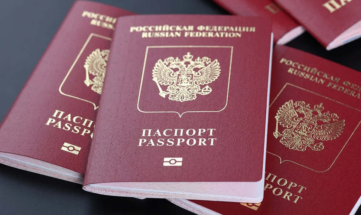 Жительница Ленского района отсудила у МВД 100 000 за ошибку в паспорте и сорванный тур в Тайланд 👨‍
