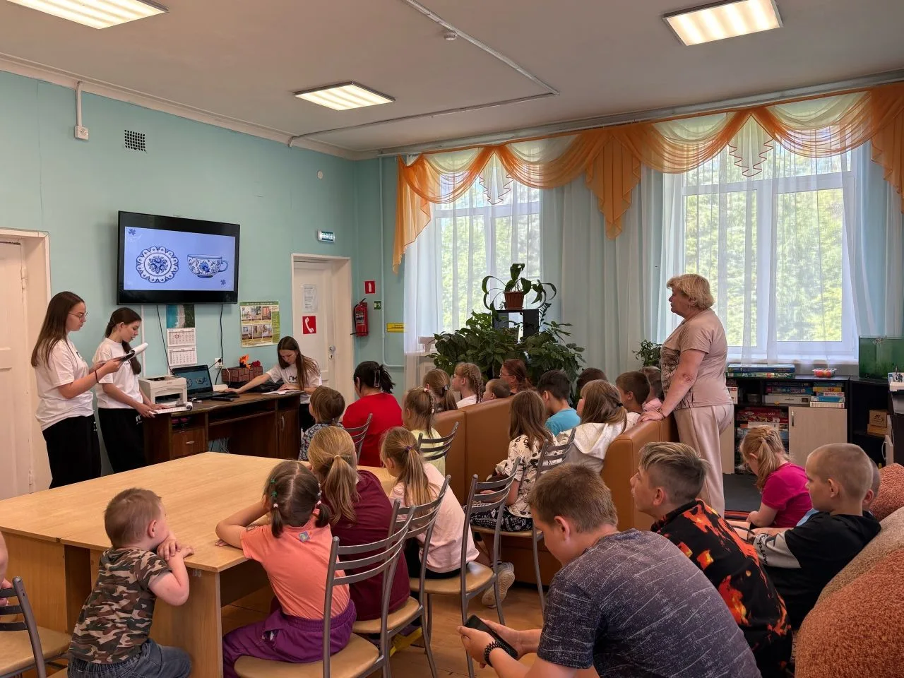 ✨🧒🏼 В гостях у малышей 👧🏻✨

Сегодня ребята из Губернаторского молодёжного трудового отряда вмест